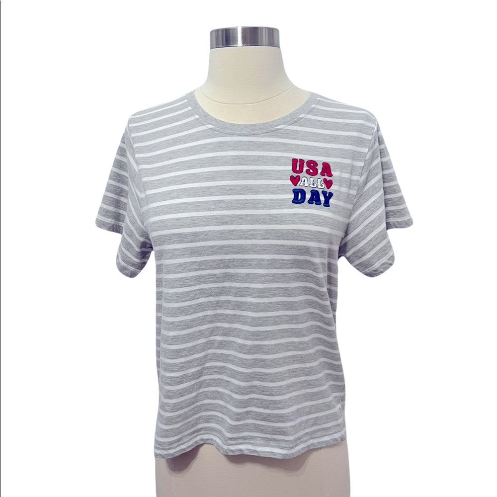 Messy Buns Lazy Days Crop Tee Size Large in Gray & White